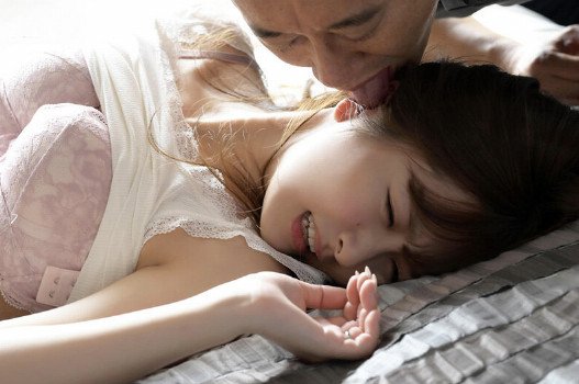 Các cặp vợ chồng tham gia quán bar swinger để tìm cảm giác kích thích