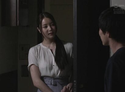 Gái đẹp không ngừng thủ dâm kêu gào, cậu hàng xóm ghé qua và có cơ hội chịch