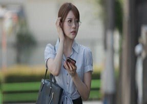 Phóng viên Minami Aizawa bị truy đuổi trong đêm đen